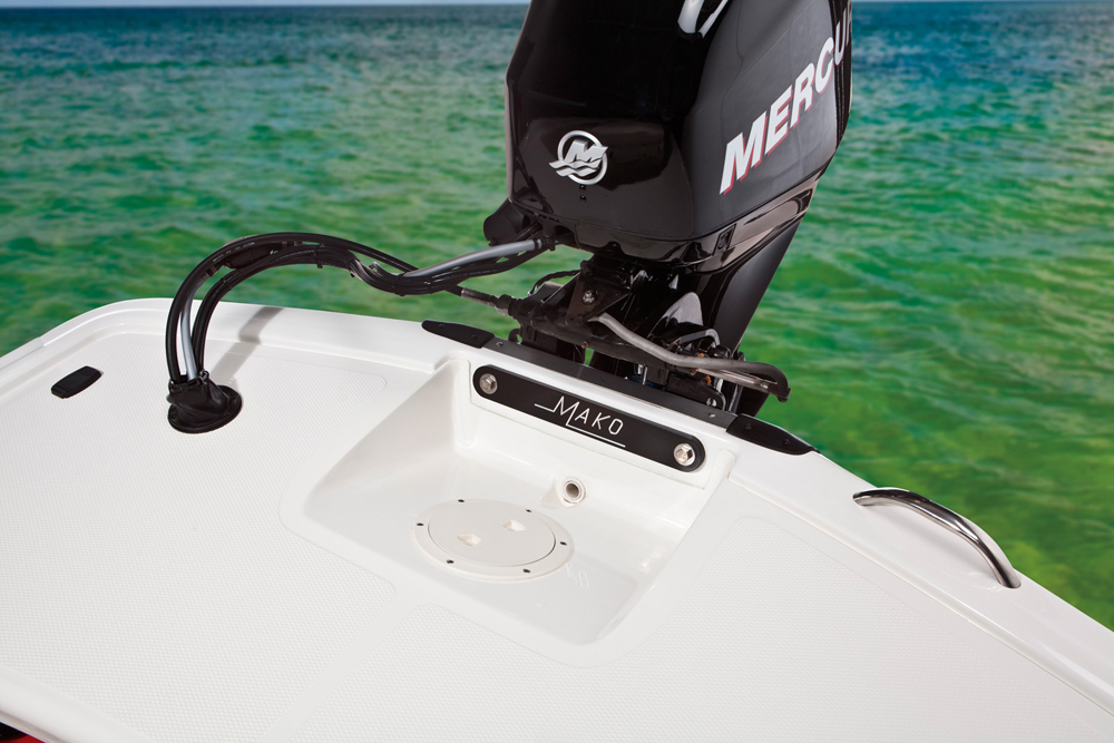 The Aft Hatch Provides Access To The Stern Compartment Engine Horsepower Ranges From 30 Hp To A Maximum Recommendation Of 60 Hp Florida Sportsman