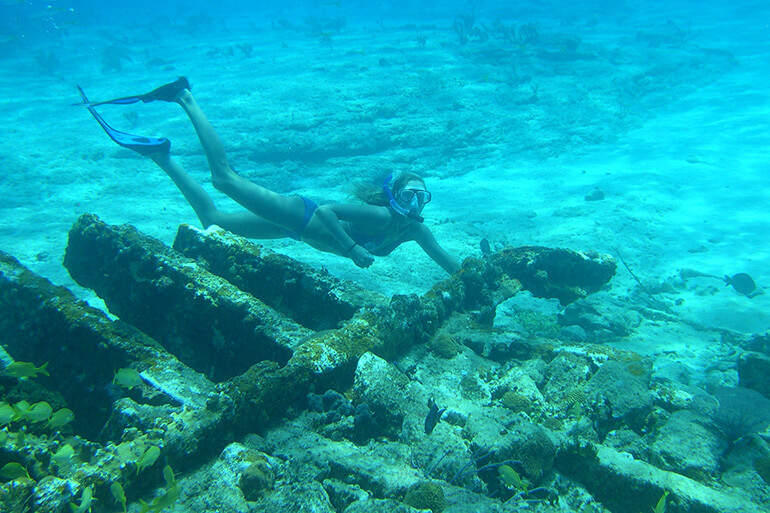 diving in the bahamas